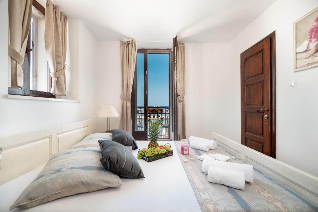 Luxury Apartments Perko Каштела Екстер'єр фото
