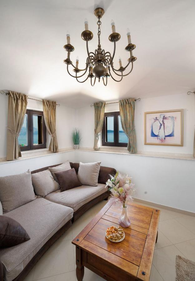 Luxury Apartments Perko Каштела Екстер'єр фото
