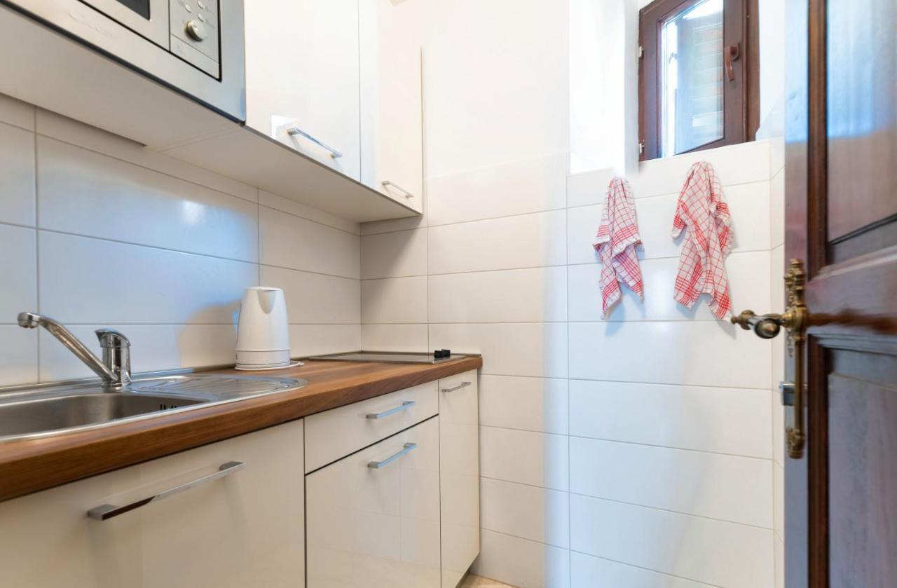 Luxury Apartments Perko Каштела Екстер'єр фото