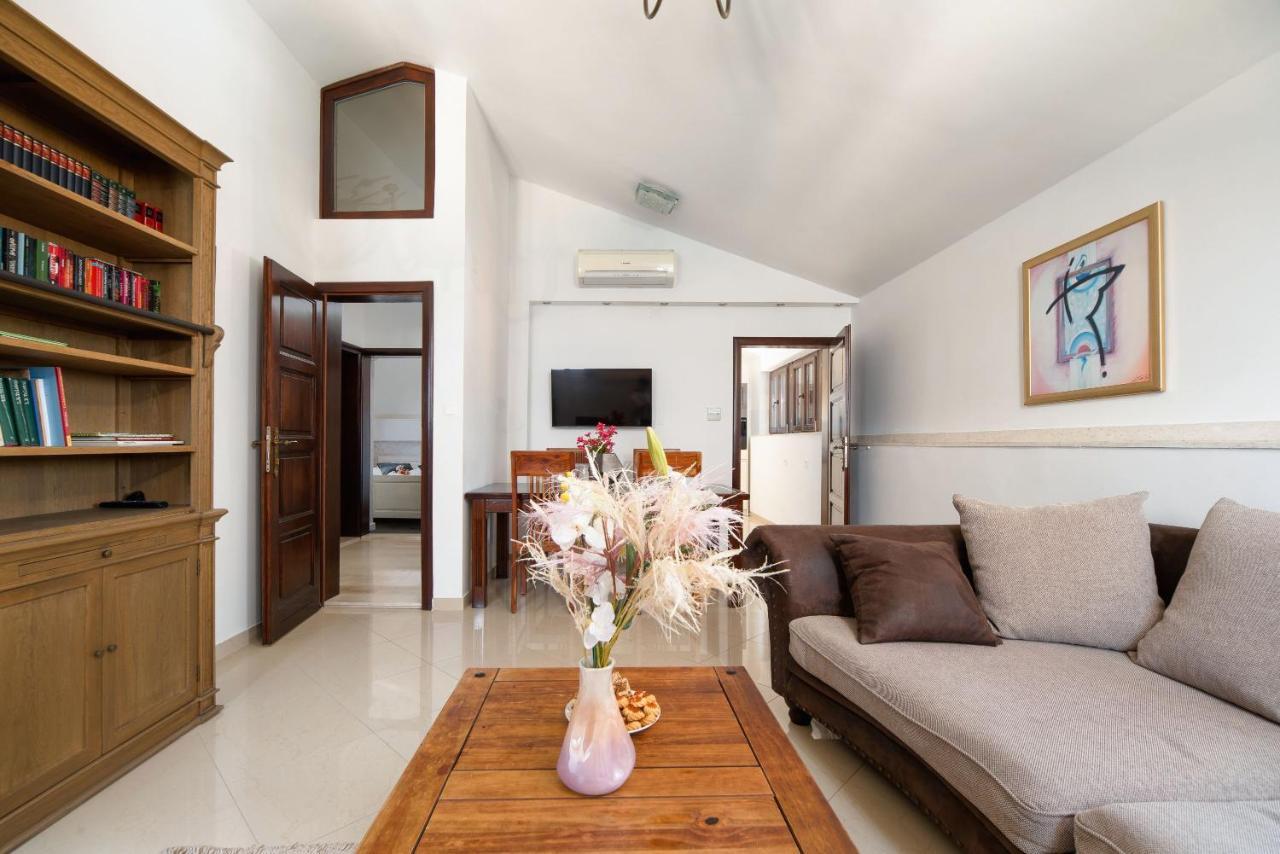 Luxury Apartments Perko Каштела Екстер'єр фото