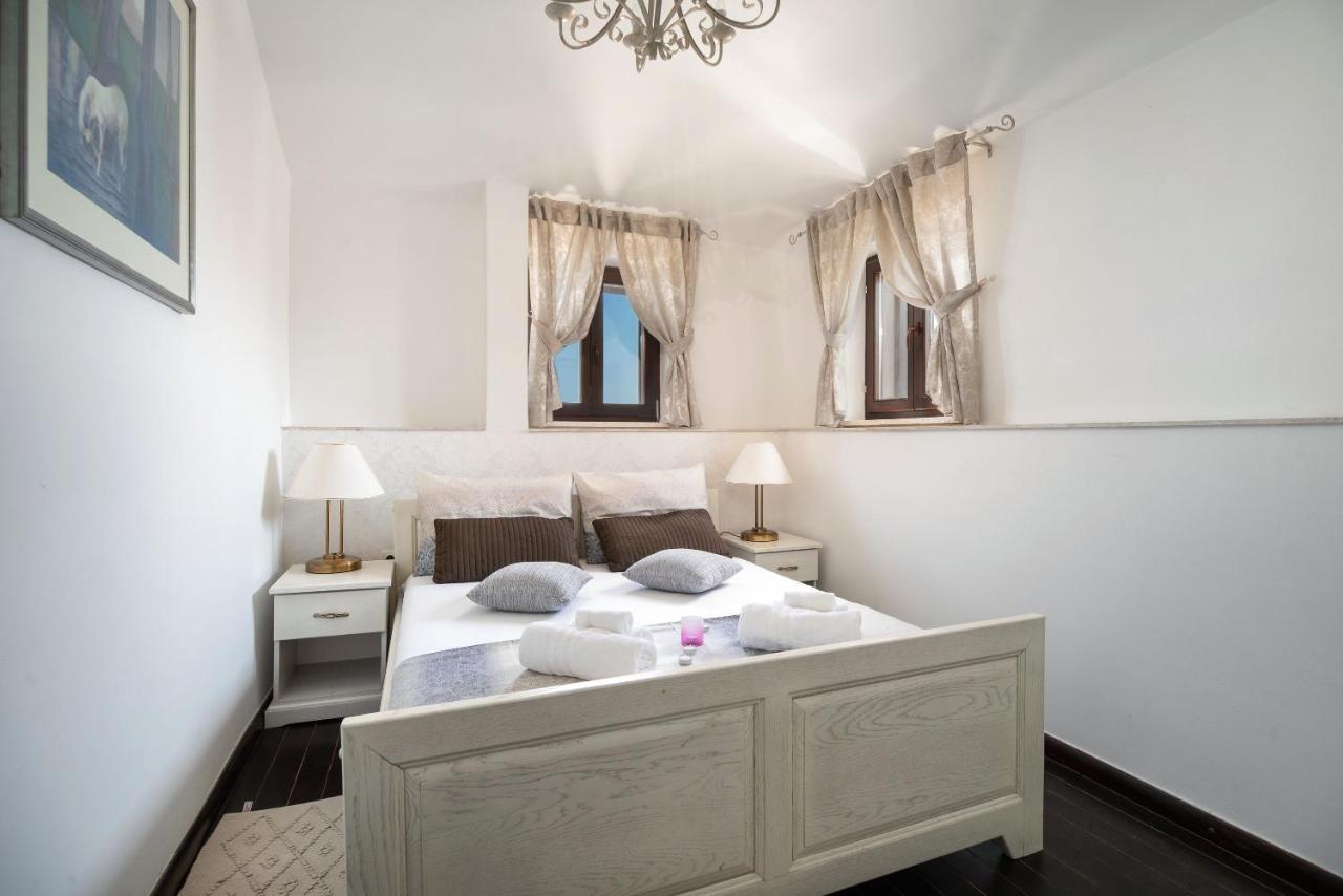 Luxury Apartments Perko Каштела Екстер'єр фото