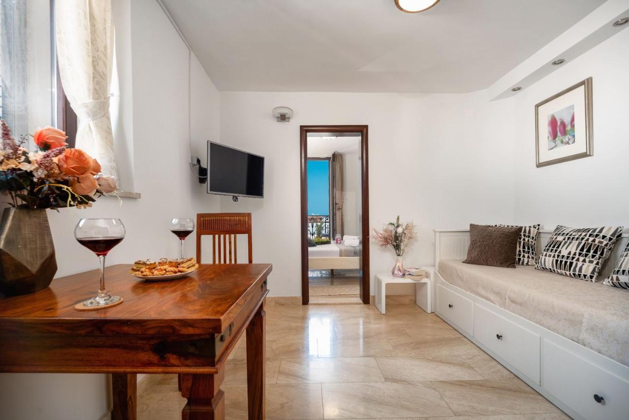 Luxury Apartments Perko Каштела Екстер'єр фото