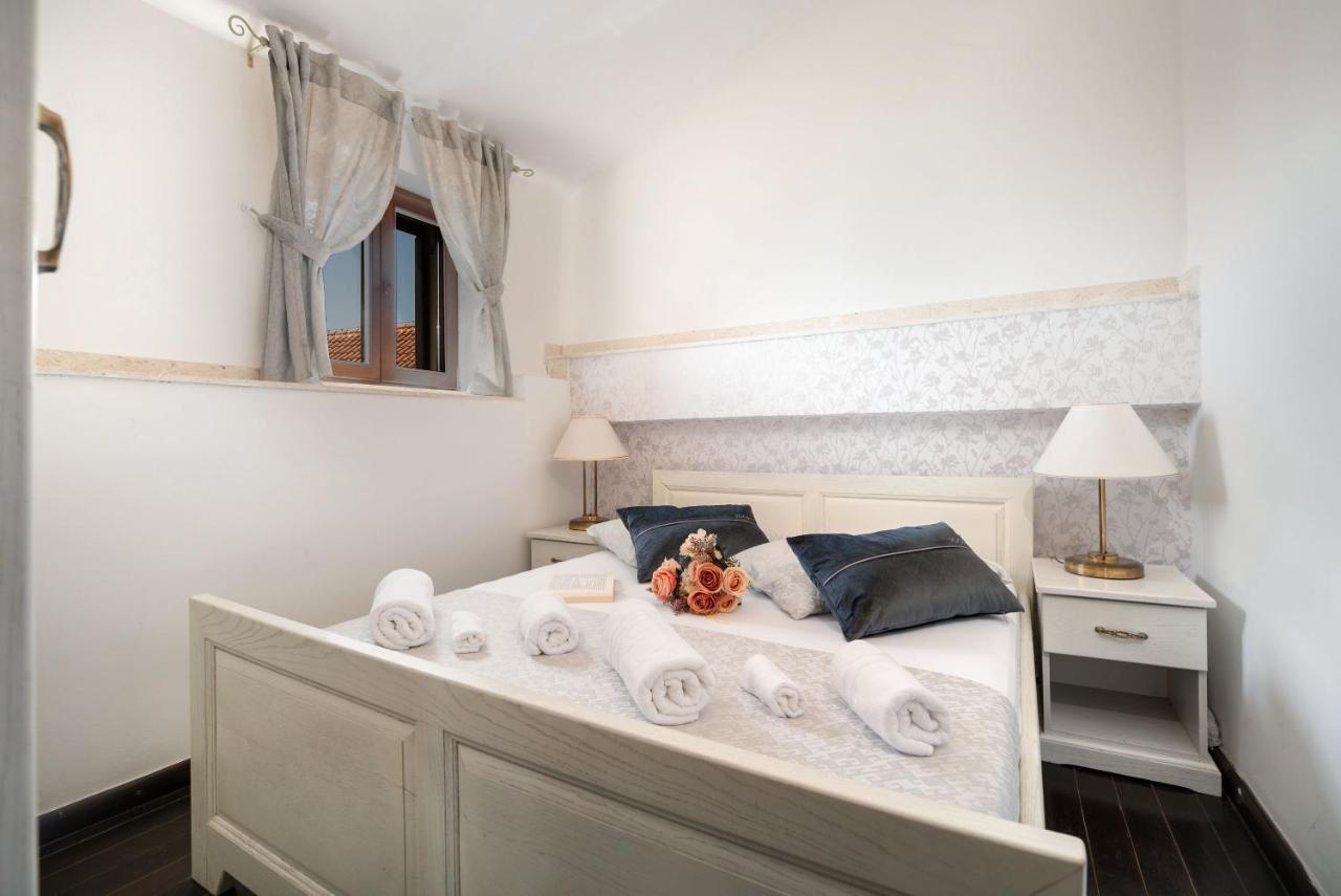 Luxury Apartments Perko Каштела Екстер'єр фото